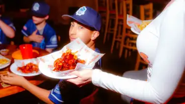 Hooters quiere ser familiar: de "noches de bikini" a "traigan a los niños" Hooters quiere ser familiar: de "noches de bikini" a "traigan a los niños"