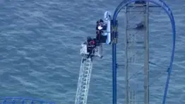 EN VIDEO rescate en Texas: bomberos salvan a ocho personas en montaña rusa