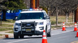 Oficial hispano muere tras caer de un noveno piso: investigan causas del incidente