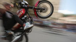 Detienen a motopirueta por hacer maniobras en plena vía pública: es un adulto mayor