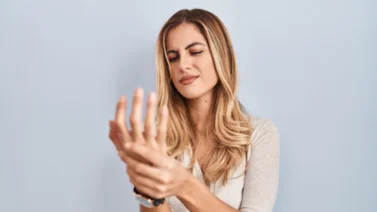 Afamado experto español alerta sobre la artritis: esta es la forma correcta de tratarla en casa