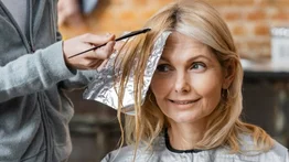 Tinte natural: oscurece las canas con la cáscara de esta verdura súper económica