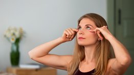 El arma secreta que aniquila tus ojeras: la naturaleza al rescate