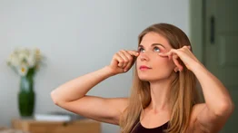 El arma secreta que aniquila tus ojeras: la naturaleza al rescate