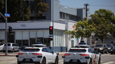 En California se quejan por los “pitos” que generan los autos sin conductor de Waymo