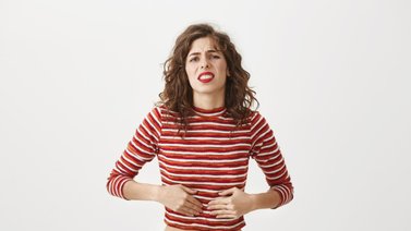 Ya no pases vergüenza en público: infusión milagrosa contra los gases y la hinchazón intestinal