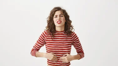 Ya no pases vergüenza en público: infusión milagrosa contra los gases y la hinchazón intestinal