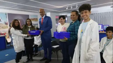 Anuncian la entrega de 2 mil kits de laboratorio a liceos de todo el país: también se capacitará a los profesores en esta área Anuncian la entrega de 2 mil kits de laboratorio a liceos de todo el país: también se capacitará a los profesores en esta área