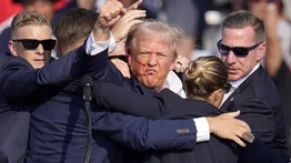 Arrestado hombre de 73 años por amenazar con “volarle los sesos” a Trump 