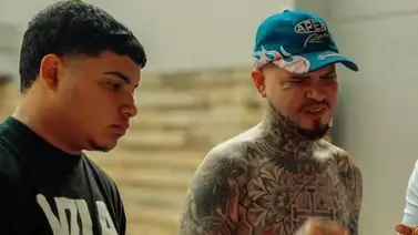 Farruko se deleita con las arepas venezolanas en La Guaira: no es lo mismo comerla fuera  Farruko se deleita con las arepas venezolanas en La Guaira: no es lo mismo comerla fuera