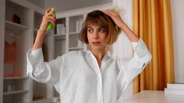 El secreto de las peluquerías famosas para eliminar el mal olor en tu cabello: y no es con champú