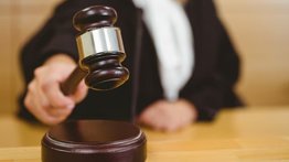 Bloqueo temporal de prohibición a Harvard