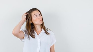 Retrasa la reaparición de las canas: el secreto de los peluqueros para alargar la acción del tinte