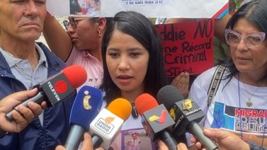 Venezolana repatriada pide a Estados Unidos que también deporten a su hija de seis años: su esposo fue expulsado a El Salvador