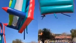 Castillo inflable sale volando en Sudáfrica: al menos dos niños resultan gravemente heridos