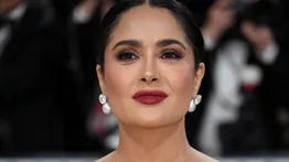 Salma Hayek revela truco de belleza: "Mi abuela me enseñó a no lavarme nunca la cara"