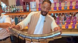 Will Smith cambia los guiones por cocteles y lo intenta como aprendiz de bartender