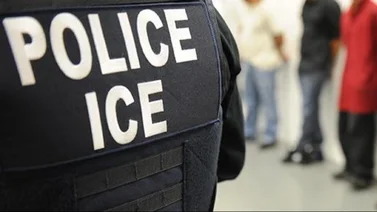 Agentes del ICE arrestan a un alguacil por error: lo confundieron con un sospechoso solicitado