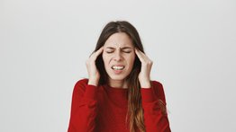 ¡Adiós medicamentos! Alivia el dolor de cabeza con esta milagrosa infusión natural