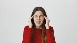 ¡Adiós medicamentos! Alivia el dolor de cabeza con esta milagrosa infusión natural
