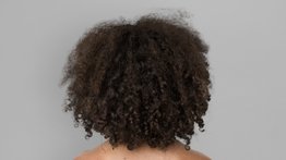Dile adiós al encrespamiento del cabello con esta maravillosa mascarilla natural