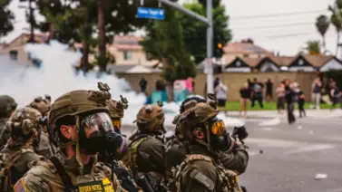 Protestas en California: consecuencias legales para quienes agredan a agentes federales Protestas en California: consecuencias legales para quienes agredan a agentes federales