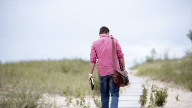 Ni desánimo ni desespero: esto pasa si caminas siempre con la mirada hacia el suelo