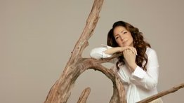 Gloria Estefan denuncia separación familiar en vuelo por políticas migratorias de Trump: No reconozco a mi país