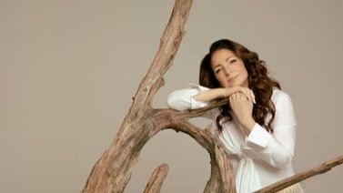 Gloria Estefan denuncia separación familiar en vuelo por políticas migratorias de Trump: No reconozco a mi país