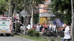 Un fallecido y varios heridos tras atentados terroristas en Colombia: detonan bombas en estaciones policiales