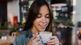 Eminencia en medicina lanza alerta: estas son las personas que deben dejar de tomar café de inmediato