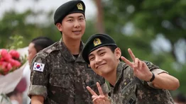 RM y V completan su servicio militar y encienden el entusiasmo por el regreso de BTS