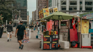Multa de $500 en Chicago a vendedores ambulantes: requisitos para vender legalmente y evitar la sanción