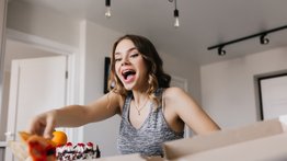 Lo que comes puede estar sumando arrugas: descubre los culpables invisibles