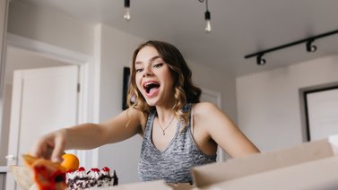 Lo que comes puede estar sumando arrugas: descubre los culpables invisibles
