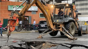 Atienden hundimiento en la avenida Francisco Solano: cuadrillas realizan labores de reparación