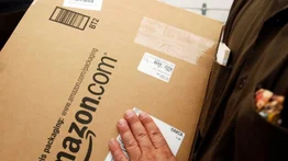 Falsos repartidores de Amazon asaltan vivienda familiar: ataron a las víctimas en un sótano