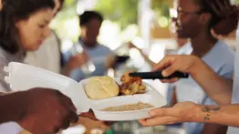 Nueva York ofrece desayunos y almuerzos gratis para niños durante el verano: conoce los lugares