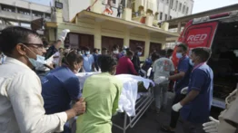 Más de 200 víctimas tras accidente aéreo en India: algunos vecinos también habrían perdido la vida