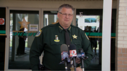 Sheriff en Florida advierte a los manifestantes: Si apuntas con un arma, notificaremos a tu familia dónde recoger tus restos