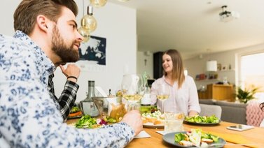 Esta es la hora correcta para cenar cada noche: método más efectivo que el ayuno intermitente
