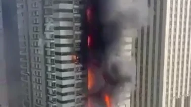 Reportan incendio de un rascacielos en Dubai: más de 3.000 personas fueron evacuadas