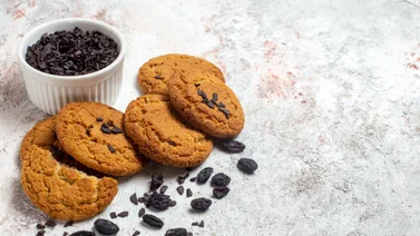 Galletas de chocolate y pasas: así puedes prepararlas con menos de 10 ingredientes 