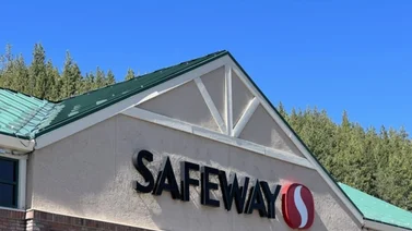 Trabajadores de Safeway y Albertsons comenzaron huelga por mejoras laborales 