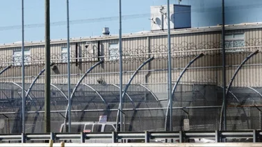 Trump concede  nuevos contratos para reabrir prisiones destinadas a migrantes: ICE afirma tener "urgencia"