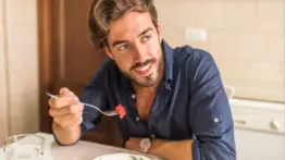 Si no comes estos dos alimentos pierdes la protección contra el cáncer de próstata: tienen gran poder antioxidante