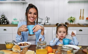 Deja de sentir hambre a media mañana: corrige el error más común del desayuno con este alimento vital