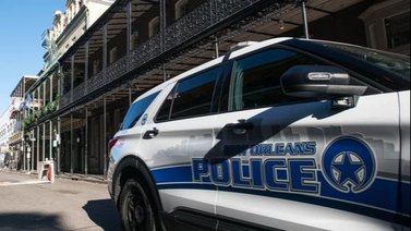 Funcionaria enfurecida amenaza a conductor tras accidente vial: sacó su arma frente a dos niños
