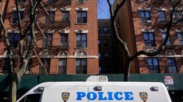 Hallan cadáver descompuesto de un adulto mayor en su apartamento: lo asesinan a puñaladas