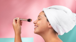 Por nada del mundo limpies de esta manera tus brochas de maquillaje: dañarás su pelo
